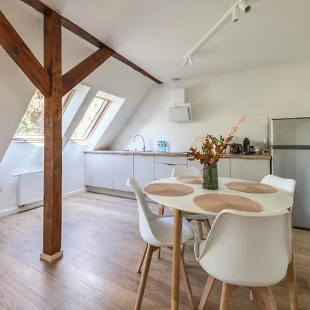 Modern 4 Apartment *